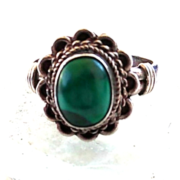 Vintage Jewelry - VTG SouthWestern Sterling Silver Green Stone Ring